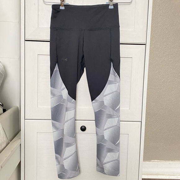 XS UNDER ARMOUR LEGGINGS - Picture 3 of 6